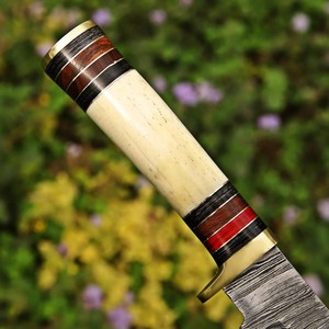 Couteau Bowie de Damas avec étui en cuir et manche en corne, lame droite, qualité industrielle OEM pour le camping et les activités de plein air - Product Image 3