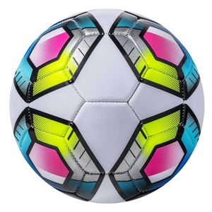 Ballon de football personnalisé en TPU léger avec design pakistanais cousu à la main, durable et écologique, pour sports en intérieur/extérieur - Product Image 1