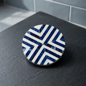 Posavasos de Resina Hecho a Mano, Azul y Blanco, con Incrustaciones Geométricas, Redondo, Protector Decorativo para Mesa, para Café, Té, Comedor, Decoración del Hogar - Product Image 4