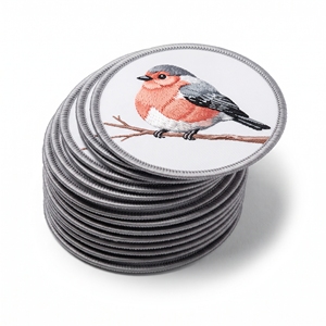 Badge personnalisé hexagonal en forme d'oiseau chouette à poitrine rouge, en sergé blanc avec bordure anthracite, à thermocoller, fournisseur de patchs de marque - Product Image 3