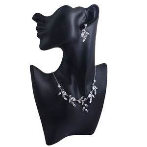 AMBER JEWELS T-2417 Ensemble de colliers minimalistes romantiques en moissanite en forme de feuille, en argent 925 plaqué rhodium, bijoux de mariage unisexe - Product Image 1
