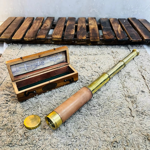 Telescopio Antiguo de Cuero y Latón con Caja de Madera - Marina Real 1915, Temas de Animales y Religiosos de Londres - Product Image 1