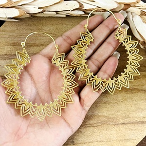 Pendientes Boho de Diseño Único, Joyería Tribal de Latón para Mujer, Chapados en Oro de 18k, Filigrana Floral, Aros Geométricos para Venta al por Mayor/OEM/ODM - Product Image 5
