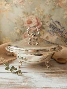 จานใส่เนยชุบนิกเกิลพร้อมกระจกเสริม: ของตกแต่งห้องครัวสีเงิน - Product Image 4