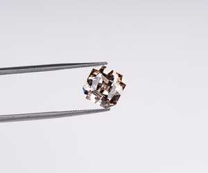 Bague de mariage en diamant de laboratoire cultivé, taille Asscher, couleur champagne fantaisie vive, pureté VVS2, 2,47 carats, 7,60 mm, certifiée IGI - Product Image 3