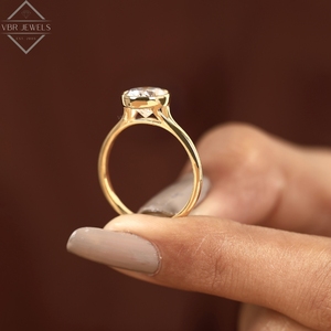 Elegante Anillo de Diamantes con Bisel Ovalado en Oro Amarillo, Joyería de Compromiso Solitario para Mujer, Regalo de Aniversario Nupcial - Product Image 6