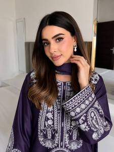 Ensemble Kurta pour femmes, violet, brodé, avec dentelle blanche, coupe ample, longueur cheville, tenue traditionnelle indienne pakistanaise, toutes saisons - Product Image 2