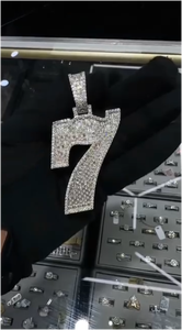 จี้เพชรโมอิสซาไนต์ทรงบาแกตต์แบบฮิปฮอป ขนาด 2.5 นิ้ว หมายเลข 7  จี้แบบมีประกายวิบวับสำหรับแร็ปเปอร์ จี้ตัวอักษรหมายเลข - Product Image 6