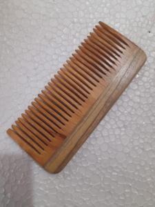 Vente en gros Peigne en bois Neem pour cheveux Taille personnalisée pour salon de coiffure à domicile direct d'Inde - Product Image 4