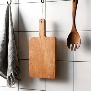Planche à découper rectangulaire en bois naturel avec poignée intégrée et trou de suspension, épaisseur 1,5 cm, compatible lave-vaisselle - REHMAN CRAFT - Product Image 5