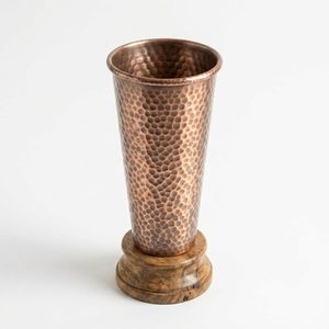 Jarrón de Mesa de Cobre Hecho a Mano de 10 cm, Base de Madera de Mango con Cobre Antiguo, Base de Cobre Martillado para Decoración del Hogar, Hoteles y Bodas - Product Image 1