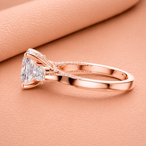 Anillo de compromiso de moissanita de lujo en oro rosa con corte cojín y piedras laterales en forma de pera, joyería nupcial vintage con pavé para mujer, de lujo - Product Image 1