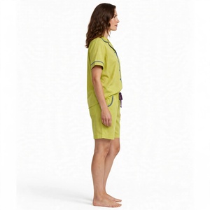 Conjunto de Pijama Verde Lima para Mujer con Ribete, Top de Manga Corta con Cuello de Solapa y Pantalones Cortos con Cordón - Product Image 3