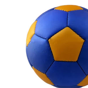 Ballon de football classique léger et respirant pour adultes, rembourré, haute performance pour jonglage et entraînement, options personnalisables - Product Image 6