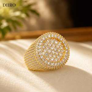 Anillo de compromiso clásico de moissanita con racimo de diamantes de talla brillante redonda chapado en oro blanco de 14K para hombre - Product Image 3