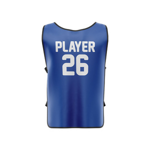 Maillot de football personnalisé sans manches bleu avec nom et numéro du joueur, sublimé, séchage rapide, gilet en maille unisexe, motif uni, polyester - Product Image 3