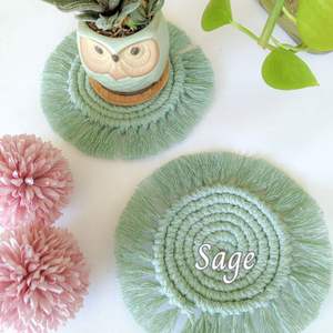 Ensemble de dessous-de-verre en macramé adorable - Tapis à tasses en coton fait main avec franges - Décoration de table neutre et cadeau de pendaison de crémaillère - Product Image 5