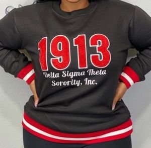 Parches de Bordado Chenille Personalizados Delta/Sigma/Theta 1913 1922 en Rojo, Blanco y Negro para Sudaderas de Mujer - Product Image 5