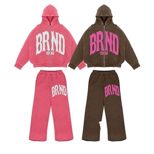 Ensemble de survêtement pour homme en molleton de coton délavé, comprenant un sweat à capuche zippé oversize à épaules tombantes et broderies effet vieilli, et un pantalon large - Product Image 1