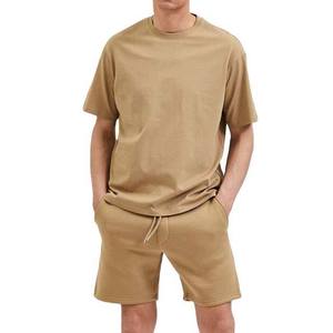 Conjunto de Camiseta y Pantalones Cortos para Hombre, Diseño Moderno, Talla Grande, Color Sólido, Estilo Casual, Temporada de Verano, Hecho a Medida, con Bolsillos Laterales - Product Image 1