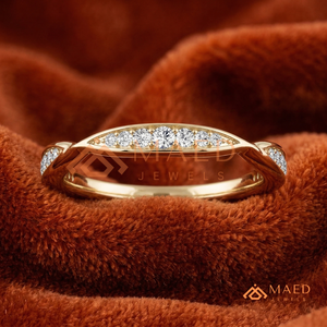Bague romantique en or 18 carats avec diamants cultivés en laboratoire, alternant baguettes et diamants ronds | Bague de promesse minimaliste en moissanite pour mariée - Product Image 1