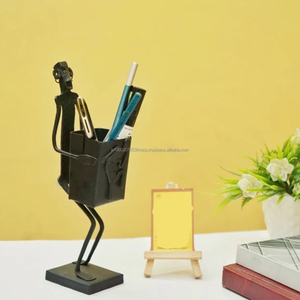 งานฝีมือศิลปะโบราณของชนเผ่าขนาด11.5นิ้วปากกาเหล็กสีดำแบบดั้งเดิมขาตั้งสำหรับตกแต่งสำนักงานที่บ้านจากอินเดีย - Product Image 3