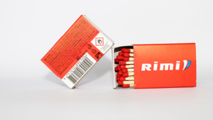 ไม้ขีดไฟสำหรับใช้ในครัวเรือน ขนาด 56x45x15 มม. บรรจุในกล่องไม้ขนาดใหญ่ พร้อมพิมพ์ลายตามสั่ง จุดติดง่าย ปลอดภัยสำหรับใช้ในชีวิตประจำวัน - Product Image 5