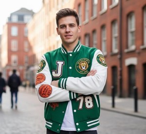 Blouson universitaire d'hiver brodé à col montant et patchwork avec boutons recouverts ODM - Product Image 2