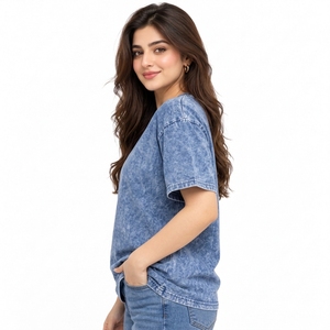 Ropa con textura lavada a la moda para mujer, camisetas con lavado ácido, cortes modernos y estilo versátil para el día a día informal. - Product Image 3