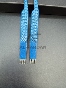 Pince à cils à angle de 90 degrés, couleur bleu Vespa avec design couronne, pince à volume pour cils en acier inoxydable durable - Product Image 6