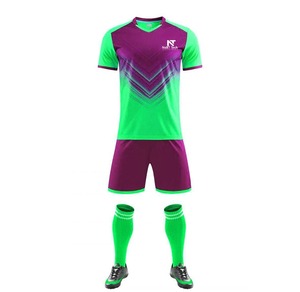 Vêtements de sport confortables pour hommes, uniforme de football 100% polyester, uniforme de football sur mesure pour hommes - Product Image 4