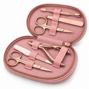Kit de manucure de luxe en acier inoxydable 7-en-1 avec étui portable pour adultes - Product Image 2