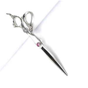 กรรไกรตัดผมสำหรับช่างตัดผมมือขวา ป้องกันการลื่น ด้ามจับขนาดกลาง ใบมีดสแตนเลส 4Cr13 รับทำโลโก้ตามสั่ง น้ำหนักเบา บริการ OEM - Product Image 2