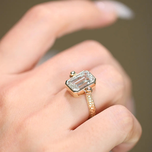 Anillo de Compromiso y Boda con Diamante Cultivado en Laboratorio, Corte Esmeralda, 3.50 Quilates, Oro Amarillo de 14k, Joyería para Regalo - Product Image 1