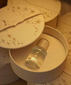 Boîte à parfum ronde rigide en bois personnalisée avec broderie tissée textile, emballage cadeau cosmétique de luxe pour étui d'huiles essentielles - Product Image 3