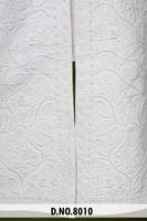 Élégant Sherwani Indo-Occidental en Soie Blanche pour Hommes, Broderie Florale et Cachemire Intense, Idéal pour Tenue de Mariage du Marié Royal