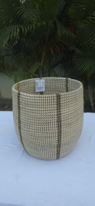 ที่เก็บเสื้อผ้าอเนกประสงค์ทรงกลมทำมือจากหญ้าเซจธรรมชาติแบบยั่งยืนทันสมัย (33x15x85 ซม.) สำหรับใช้ในโรงรถ โดย Hien Luong - Product Image 2