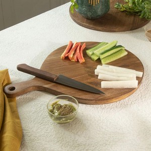 Planche en bois antidérapante tendance de 36 cm x 26 cm x 1,25 cm d'épaisseur pour servir et couper les pizzas, sûre et pratique avec poignée intégrée - Product Image 3