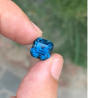 Pierre précieuse naturelle Topaze bleue de Londres de Hasnain Gems, taille princesse carrée, calibrée du Rajasthan, disponible dans toutes les tailles