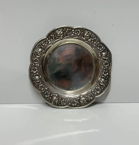 Plato de Metal Antiguo Resistente, Estilo Victoriano de Lujo, Moderno Barroco con Borde en Relieve de Hojas, para Bodas y Cenas - Product Image 3