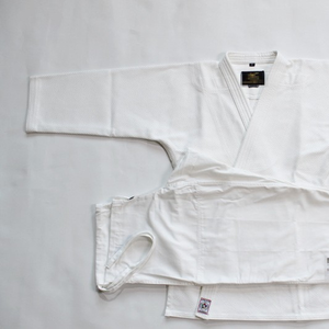 Conjunto de Kimono Tradicional con Tejido Ligero de Alto Rendimiento - Product Image 1