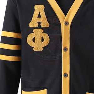 เสื้อคาร์ดิแกน Alpha Phi Fraternity สีดำขอบทอง ปักโลโก้ APA ด้านหน้า ติดกระดุม แขนยาว เสื้อสเวตเตอร์ถักคอวีสำหรับผู้ชาย สวมใส่ในวิทยาลัย - Product Image 5