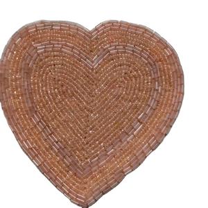 Posavasos de Corazón con Cuentas de Vidrio Rosa, Hecho a Mano en India, Ligero, Duradero, con Diseño Personalizable y Bordado Artesanal - Product Image 1