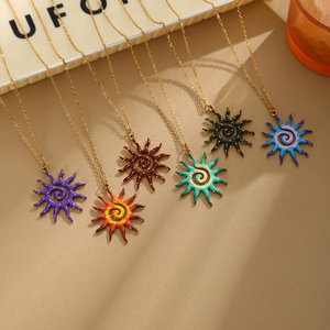 Collier pendentif soleil pour femme avec artisanat en émail et placage or électrolytique en différentes couleurs - Product Image 4