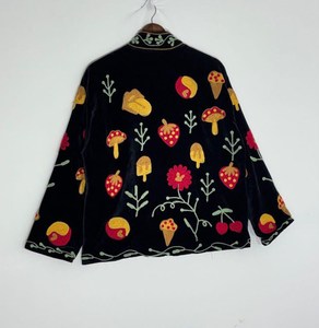 Veste bohème en velours noir brodée de fleurs Suzani avec motif de fruits et de fleurs, manches longues, col montant, manteau d'hiver bohème - Product Image 2