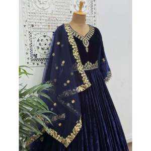 Belle longue robe indienne et pakistanaise avec broderie et paillettes comprenant un design Dupatta Pent - Product Image 3