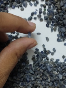 Iolite bleue naturelle, pierre brute non taillée pour la fabrication de bijoux - Lot 11 - Product Image 2