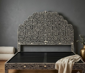 Lit rembourré de style indien avec tête de lit en bois, cadre de lit plateforme, meubles de chambre à coucher noir et blanc - Product Image 4