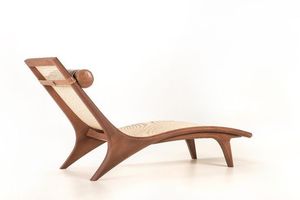 Chaise longue artisanale en teck avec silhouette ondulée, lit élégant en rotin avec coussin cylindrique - Product Image 2