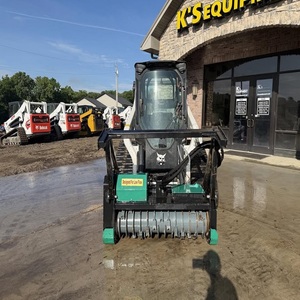 Cargadora compacta Bobcat con trituradora, maquinaria de movimiento de tierras para manejo de materiales de construcción y tareas pesadas - Product Image 4